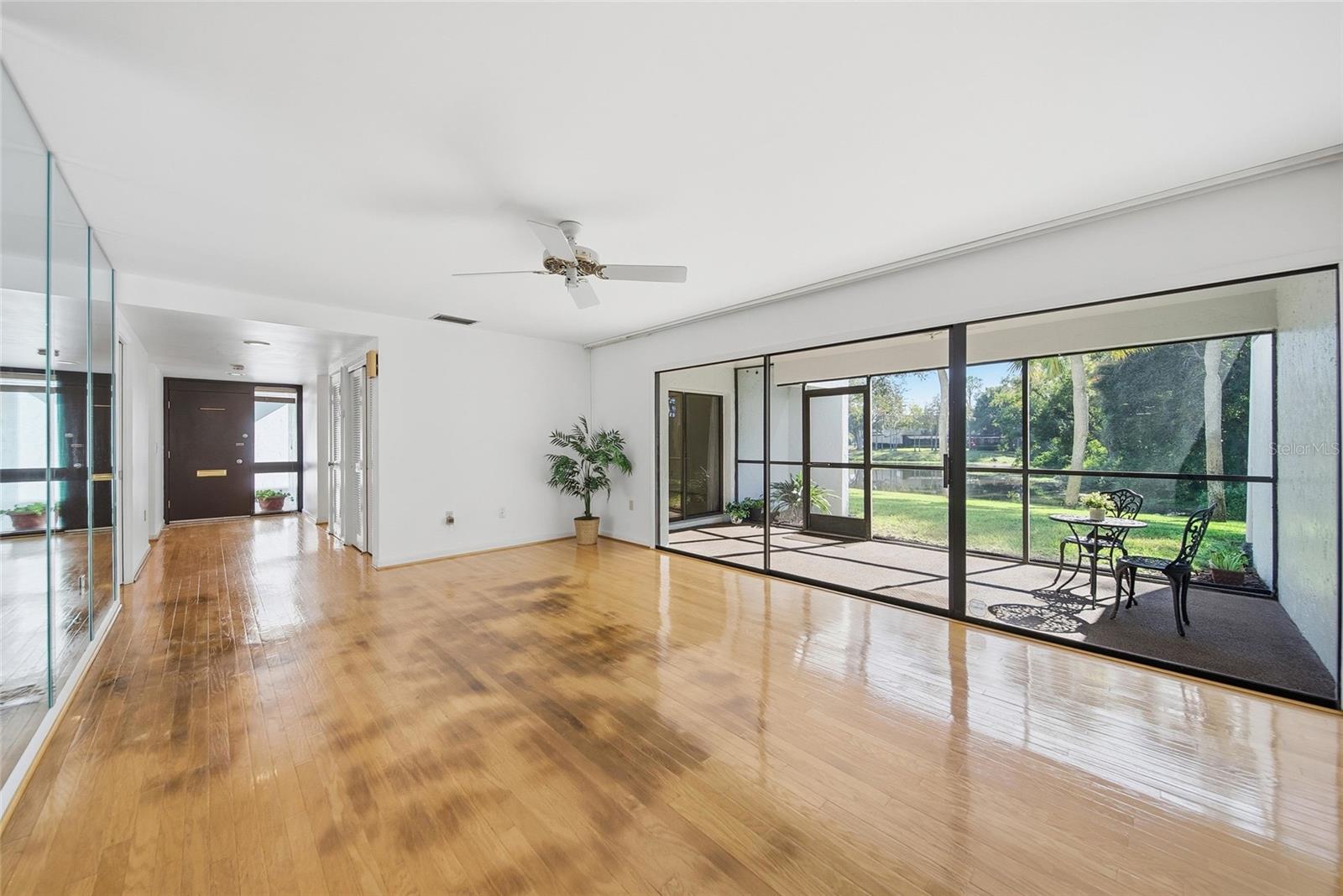 CARROLLWOOD VILLAGE NORTHMEADO - Residential