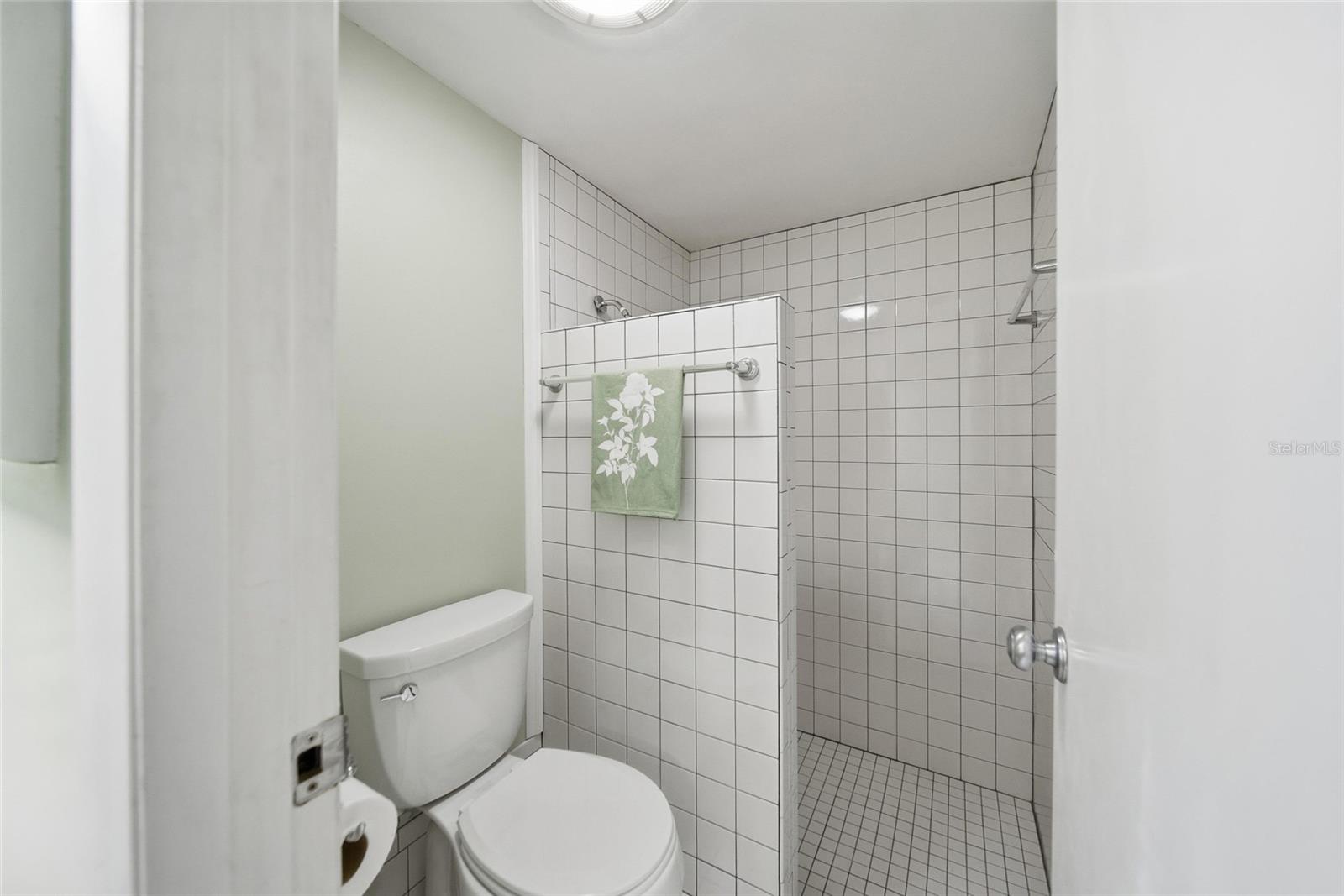 CARROLLWOOD VILLAGE NORTHMEADO - Residential