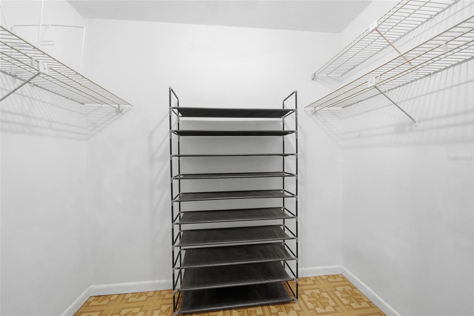 CARROLLWOOD VILLAGE NORTHMEADO - Residential