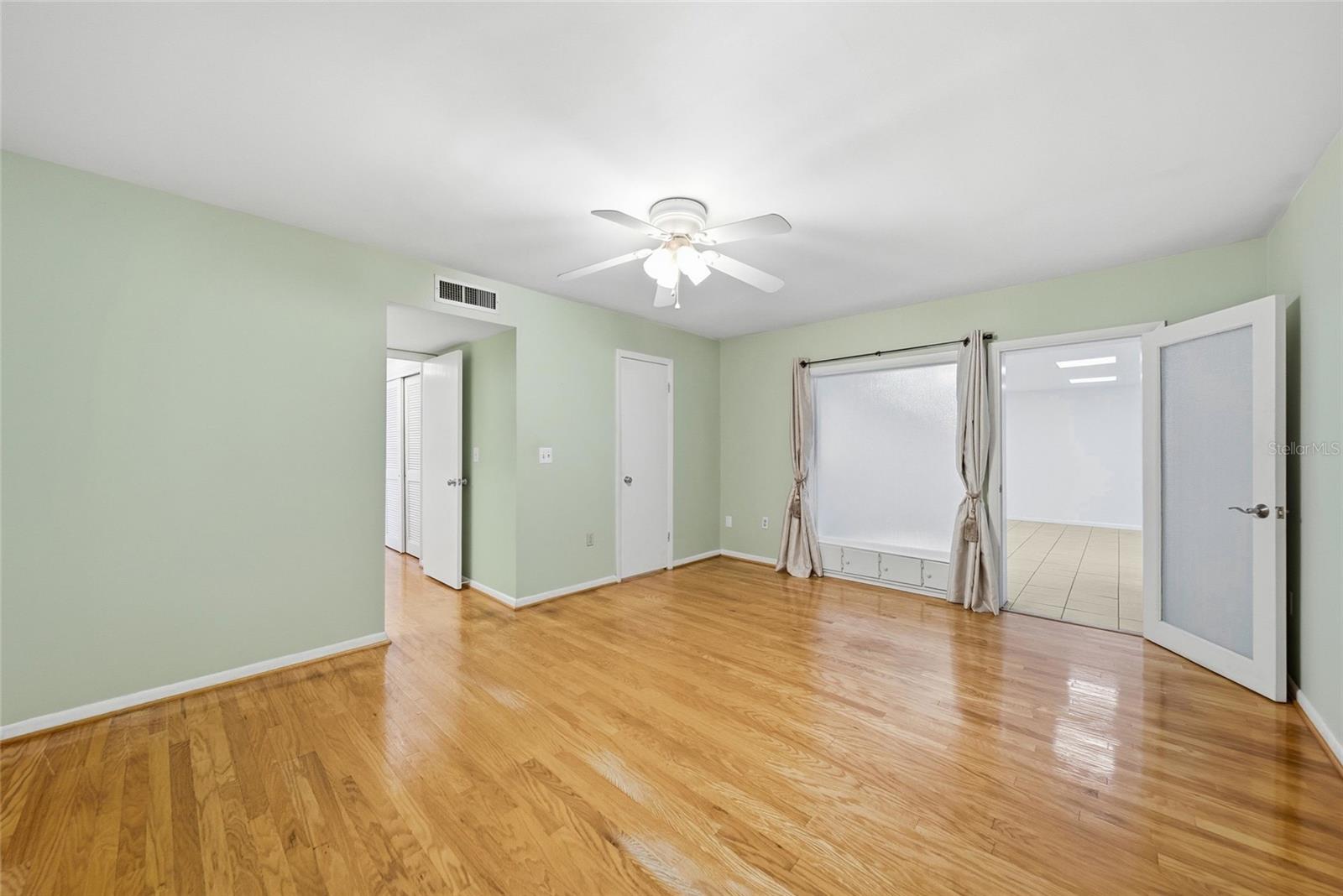 CARROLLWOOD VILLAGE NORTHMEADO - Residential