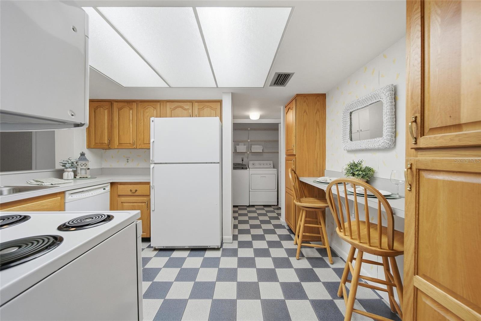 CARROLLWOOD VILLAGE NORTHMEADO - Residential