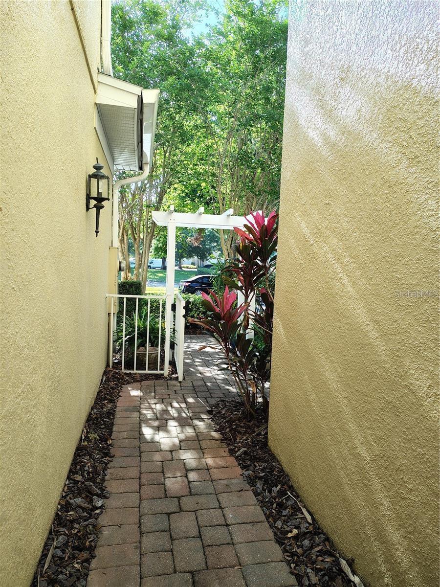 6043 STRADA ISLE WAY