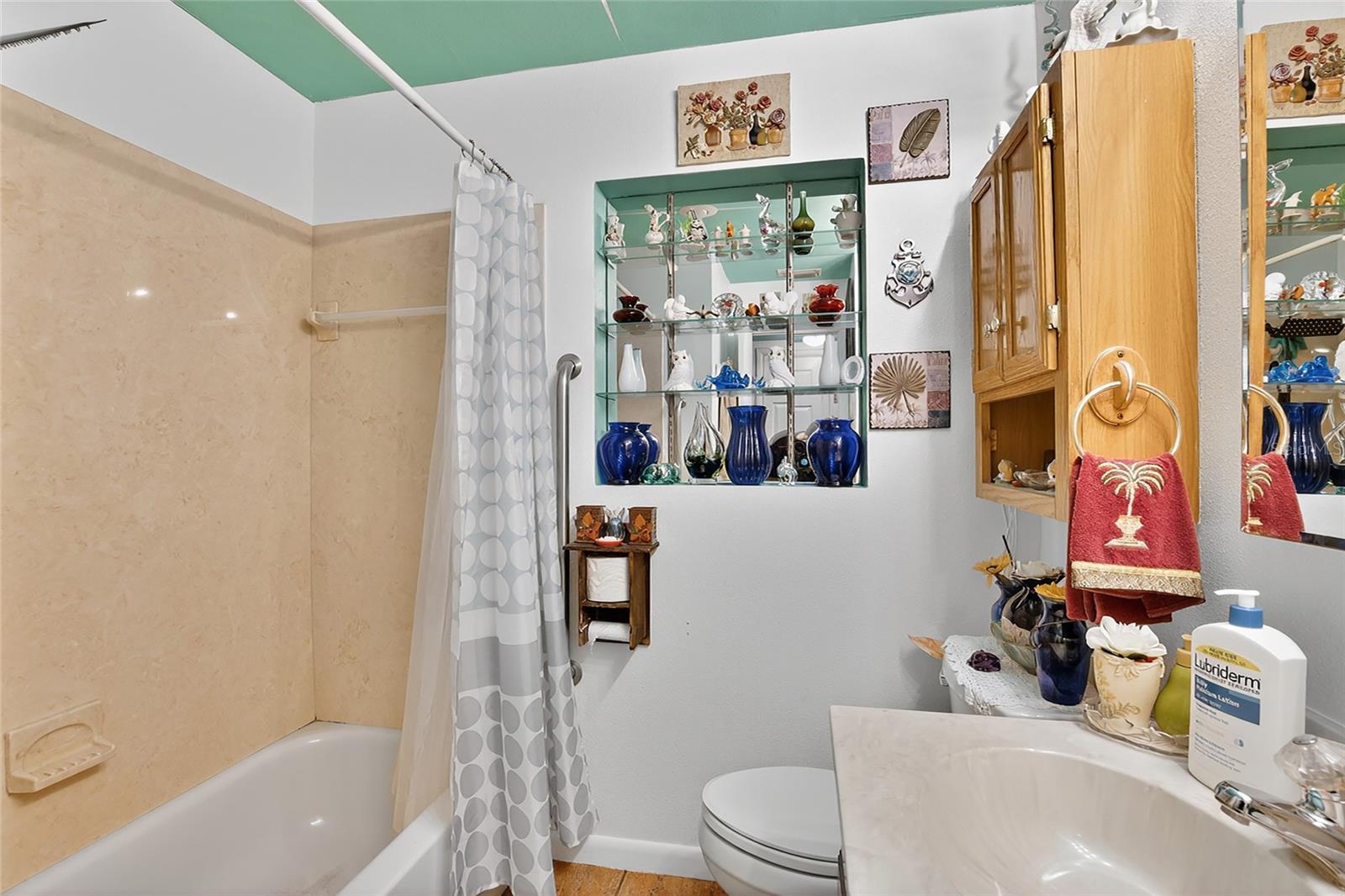 PINE CREST VILLA ADD 5 - Residential