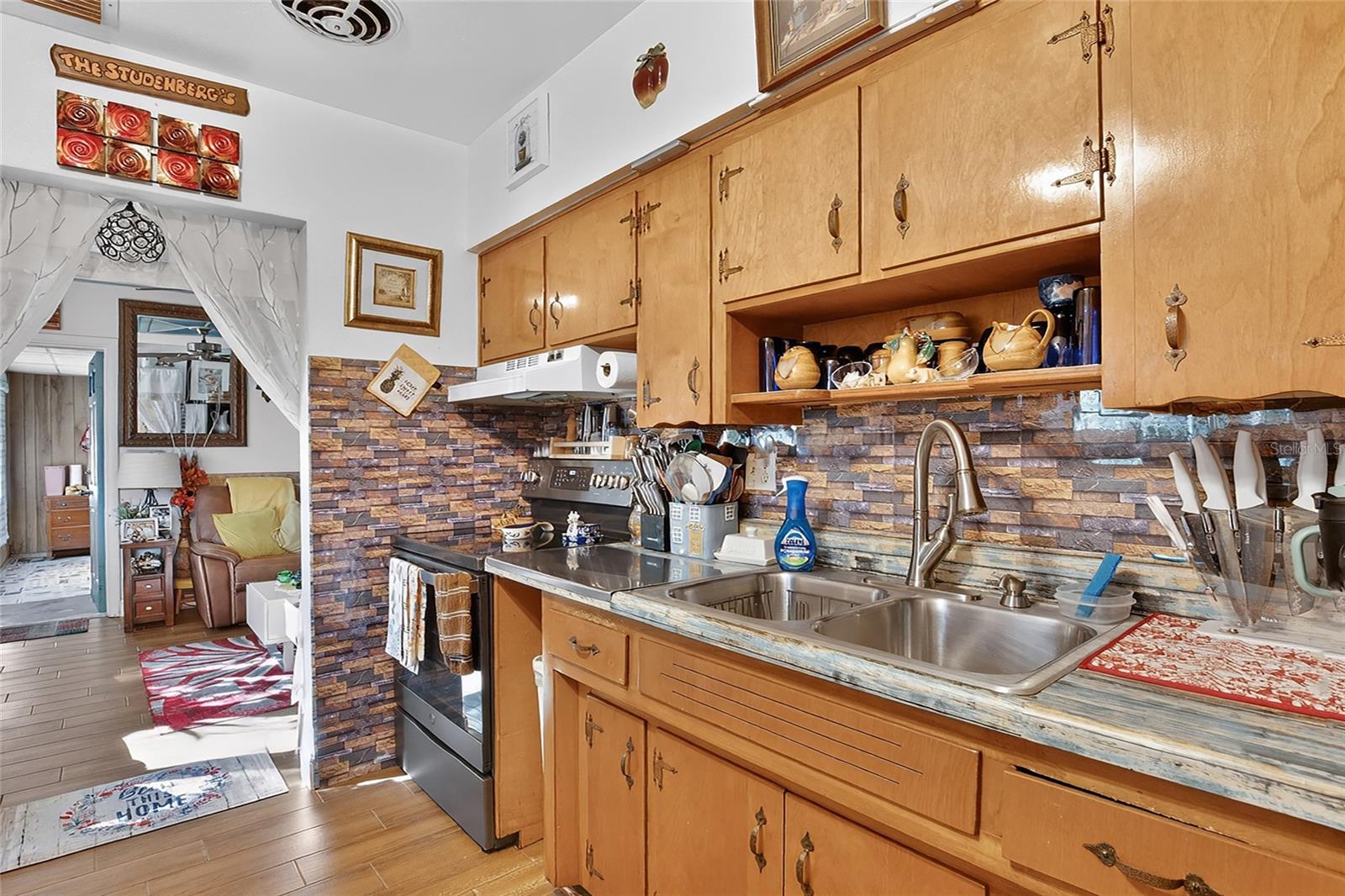 PINE CREST VILLA ADD 5 - Residential