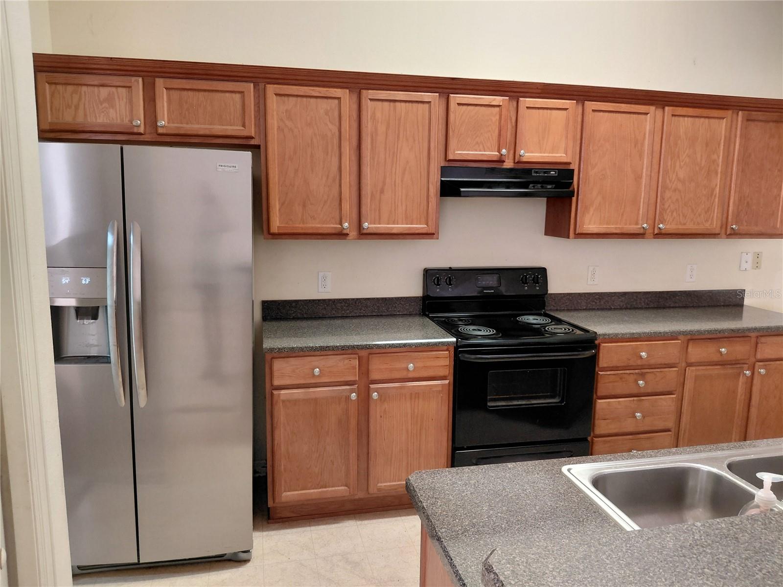 RAINBOW PARK UN 01 - Residential Lease