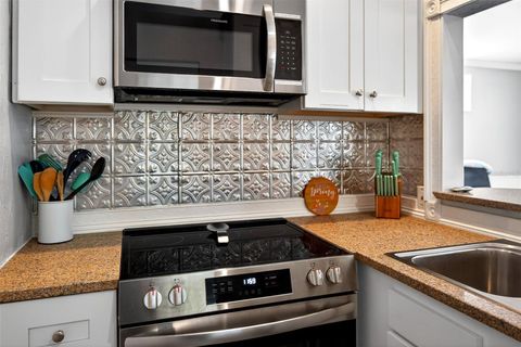 Tiny photo for 110 NE Crystal Street, Crystal River, FL 34428 (MLS # OM719620)