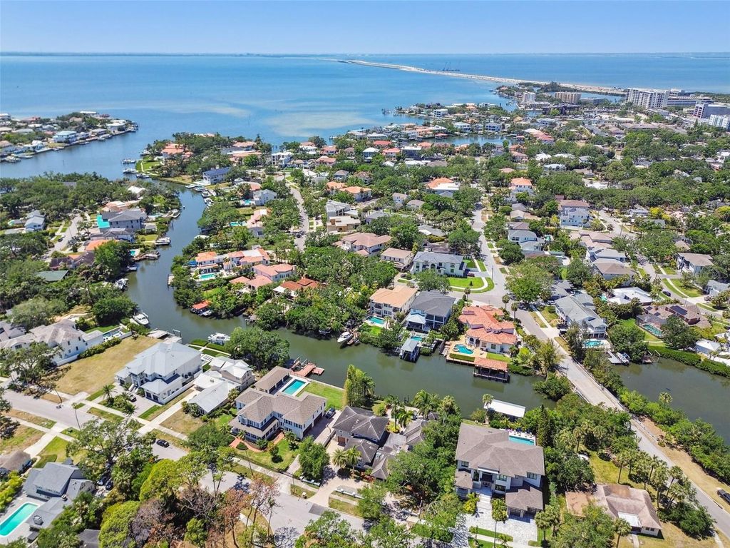 Photo of 405 S Shore Crest Drive, Tampa, FL 33609 (MLS # TB8386552)