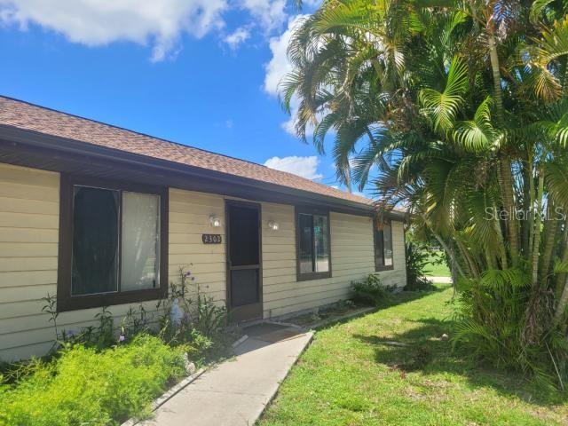 Lowest priced 3/2 by over 50k!! Property needs updating throughout. Roof is new 2023 and screened porch is new 2024.
Cash only. Sold AS-IS. All inpsections must be done prior to offering. All room measurements are approximate. Please verify if important.
Seller will not remove any personal property.