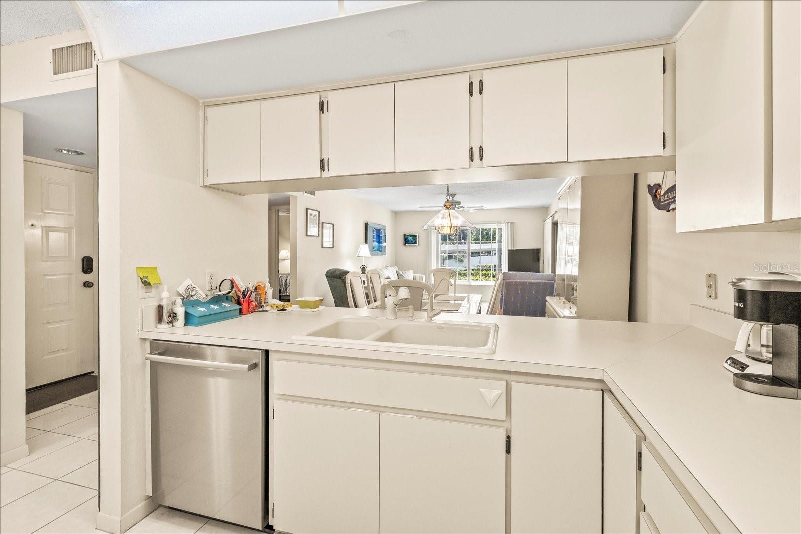 HILLSIDE CONDO - Residential