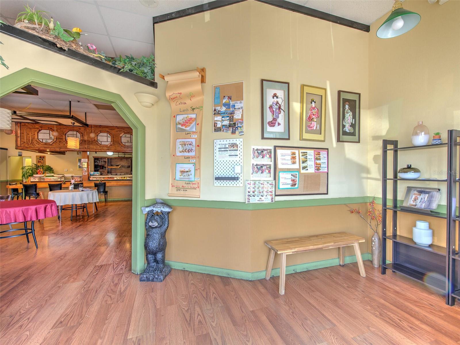 2215 COLLIER PARKWAY