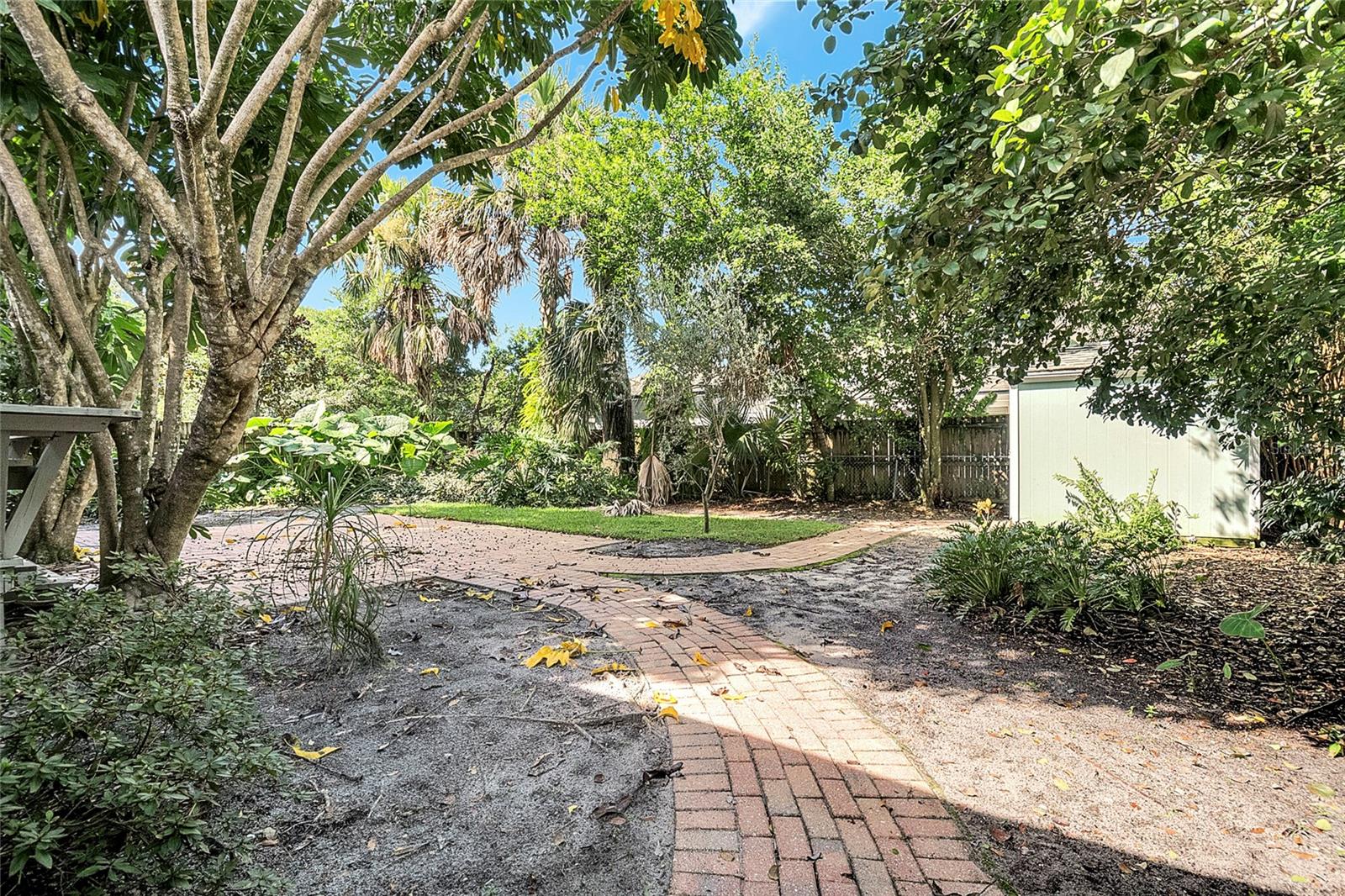 CAMPO BELLO - Residential Lease