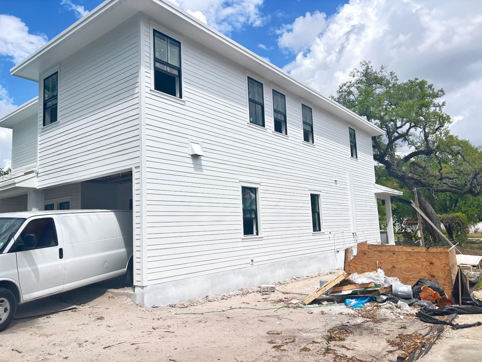 2402 N GLENWOOD DRIVE