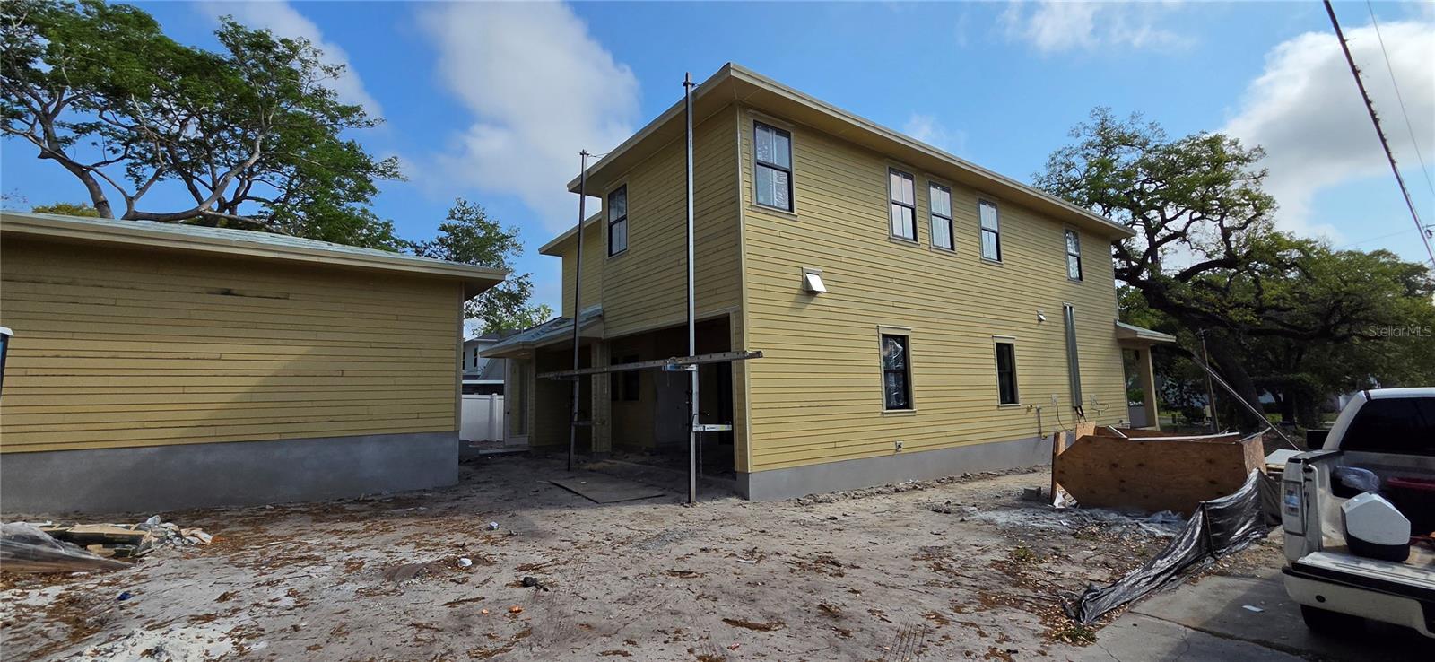 2402 N GLENWOOD DRIVE