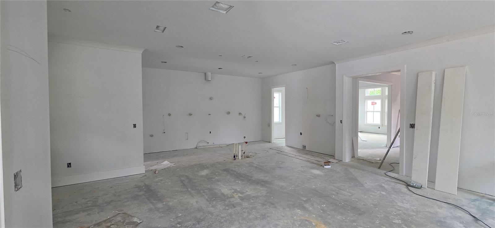 2402 N GLENWOOD DRIVE