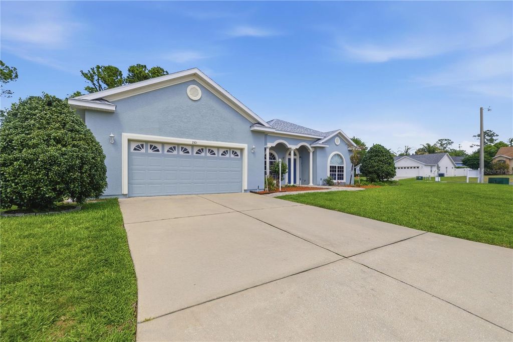 Photo of 2310 SE 22nd Loop, Ocala, FL 34471 (MLS # OM722036)