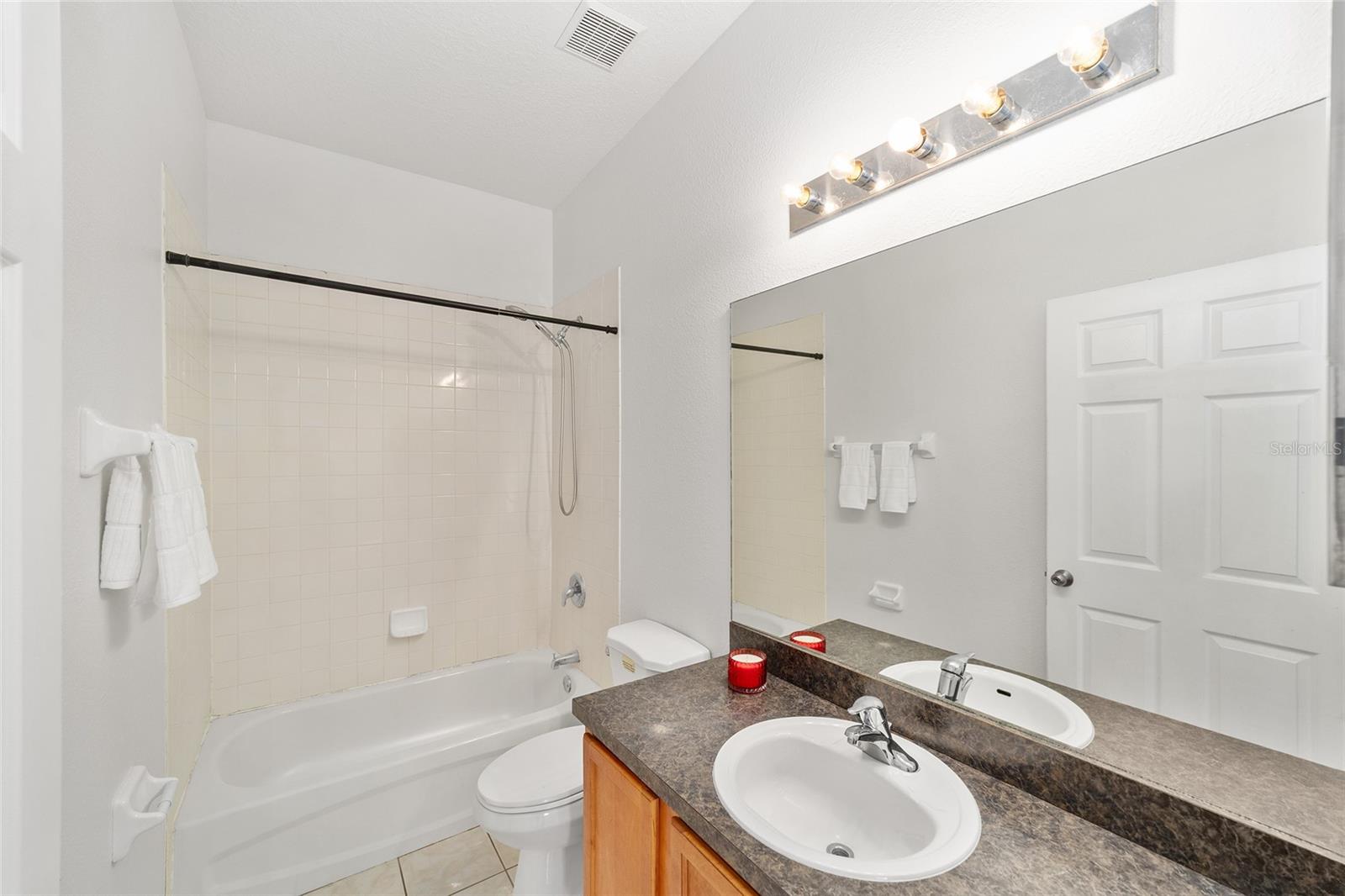 CARLTON VILLAGE PARK - Residential