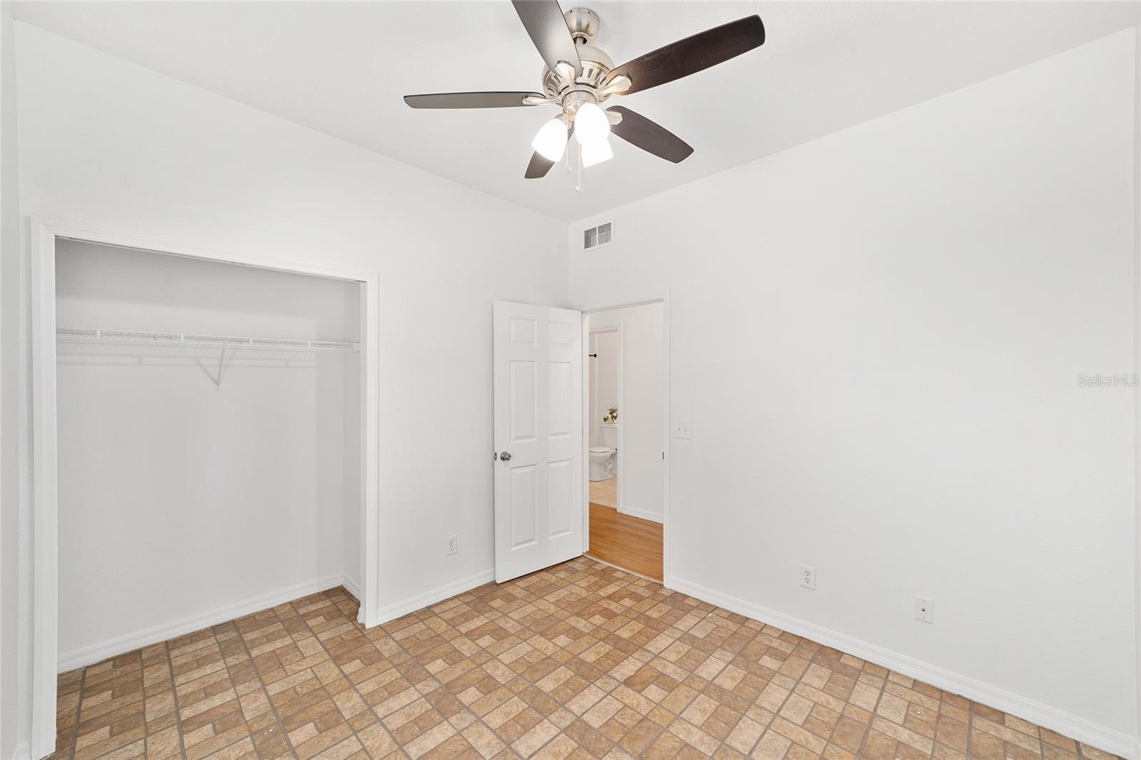 CARLTON VILLAGE PARK - Residential