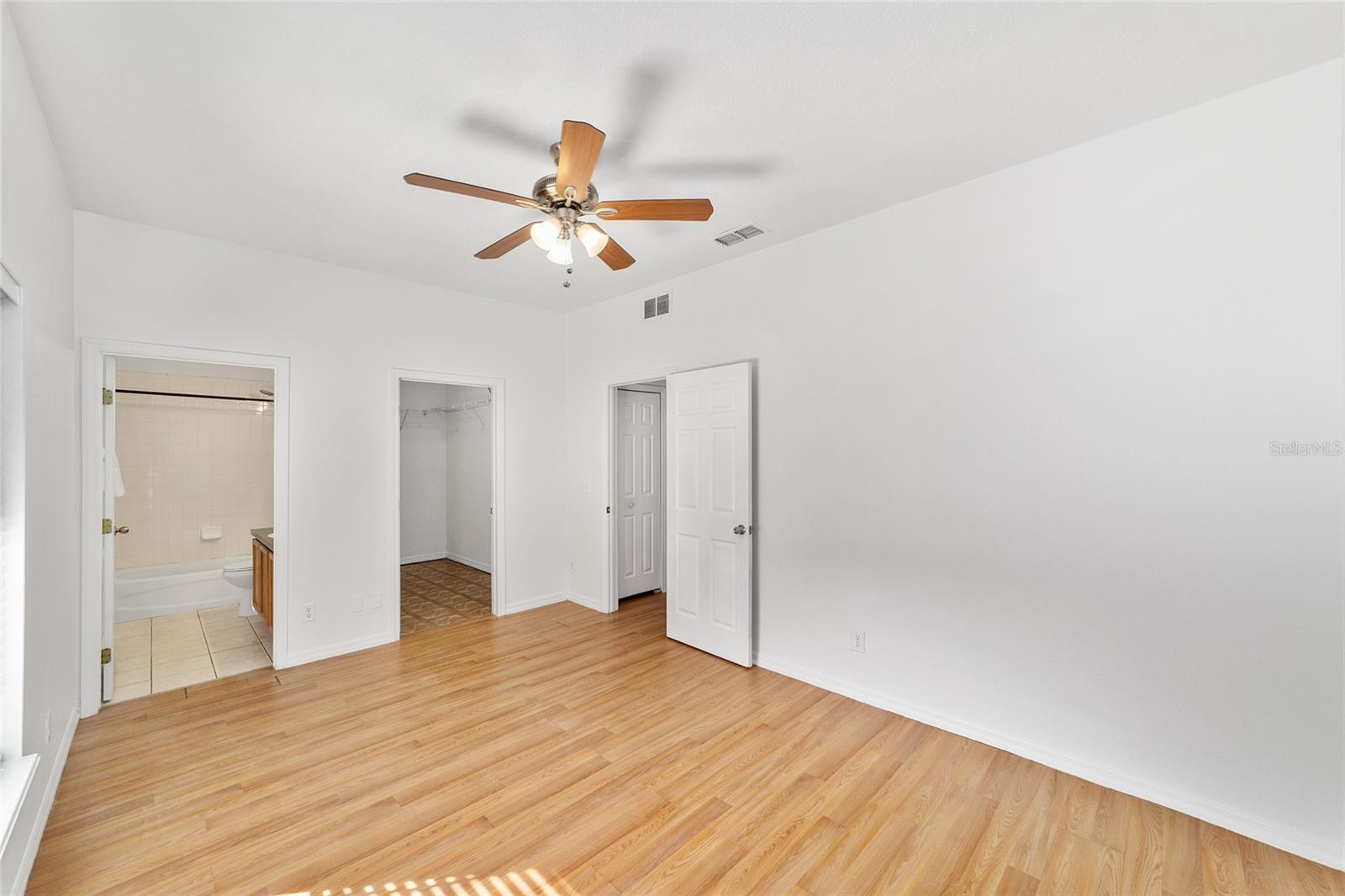 CARLTON VILLAGE PARK - Residential