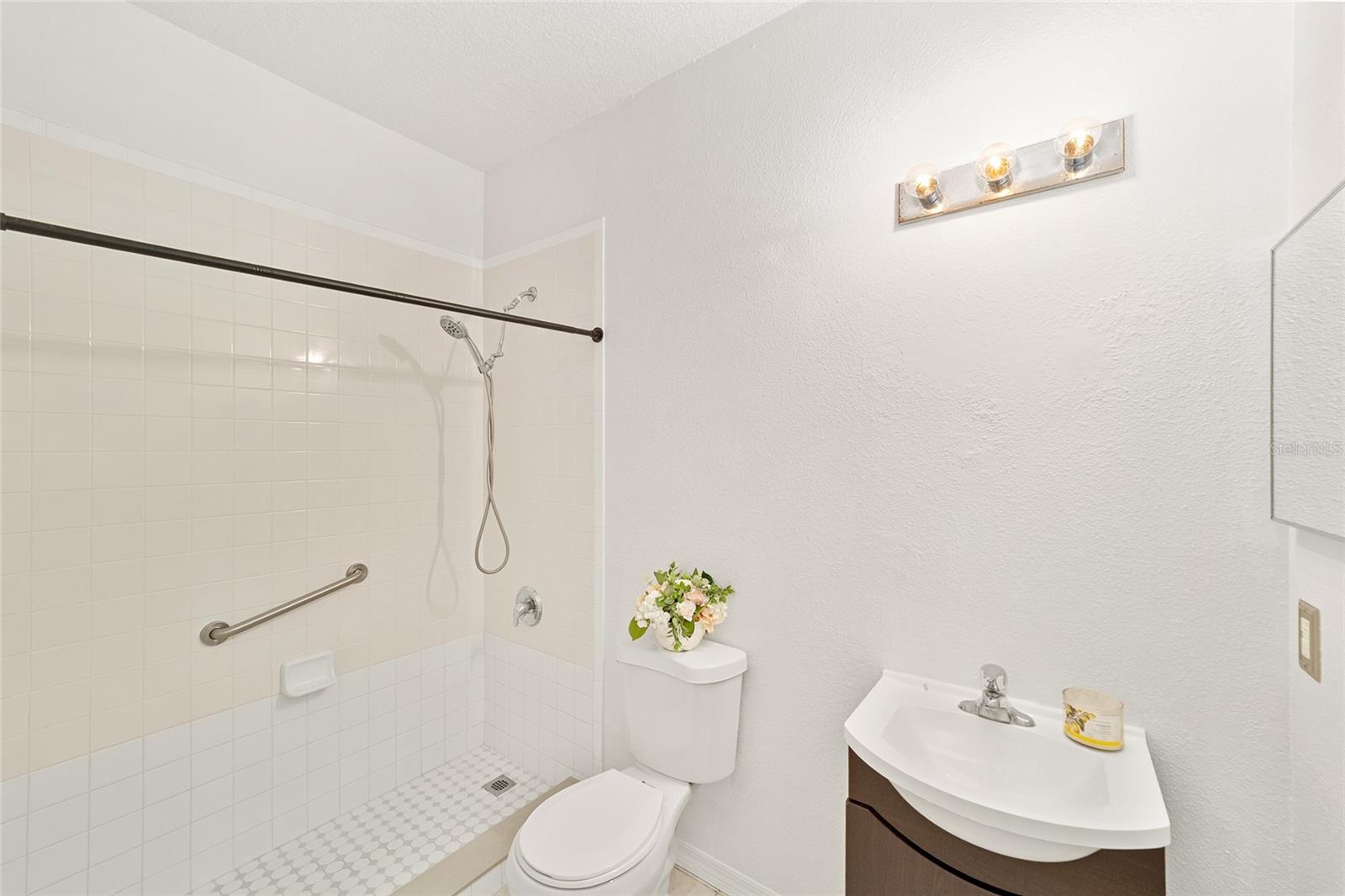 CARLTON VILLAGE PARK - Residential