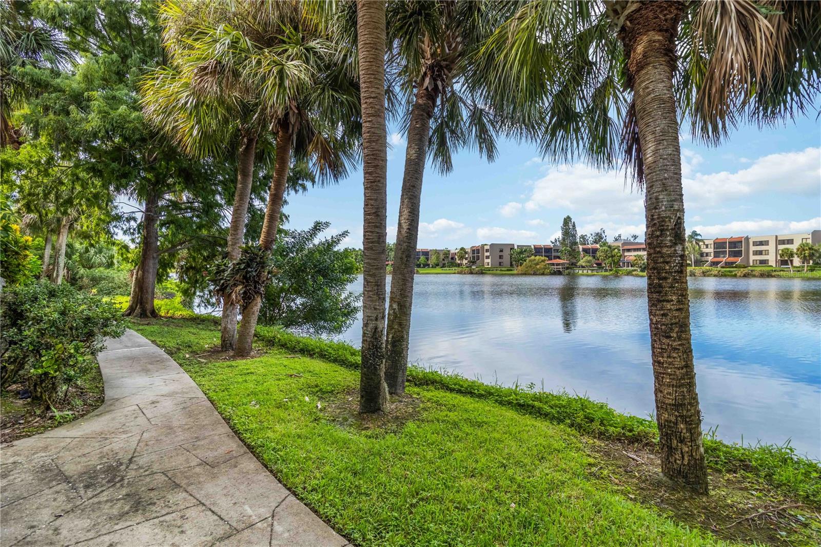 LAKE ARROWHEAD - Residential