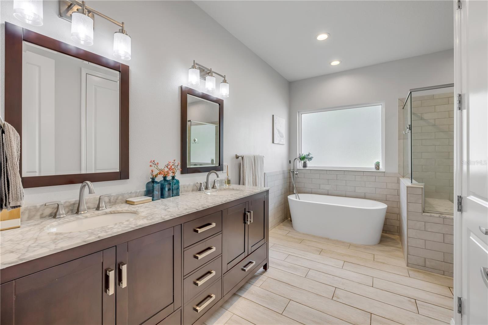 CRESTWOOD MANOR - Residential