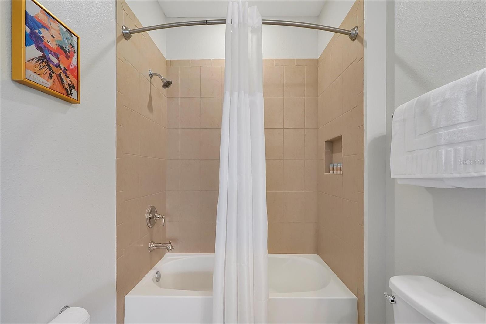 FESTIVAL PH 1 - Residential Lease