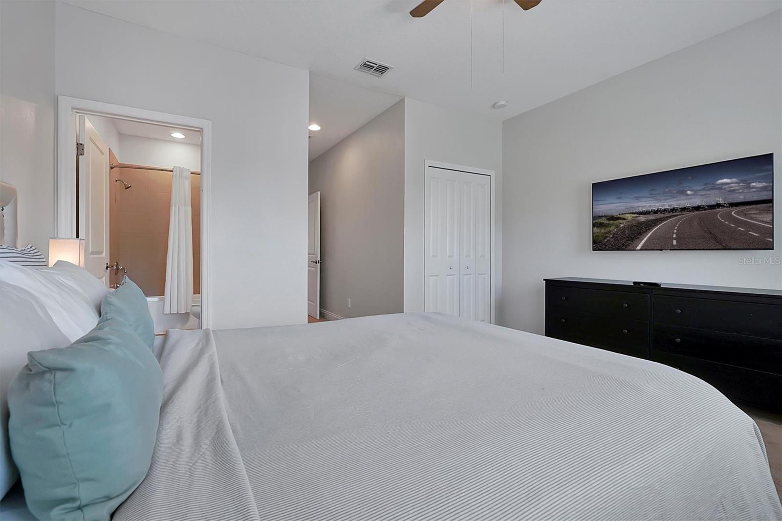 FESTIVAL PH 1 - Residential Lease