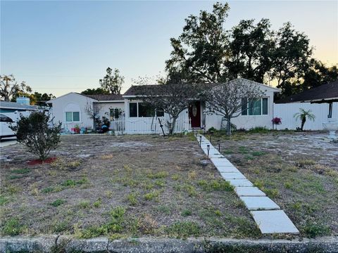 Photo of 910 Robinson Drive N, St Petersburg, FL 33710 (MLS # TB8443831)