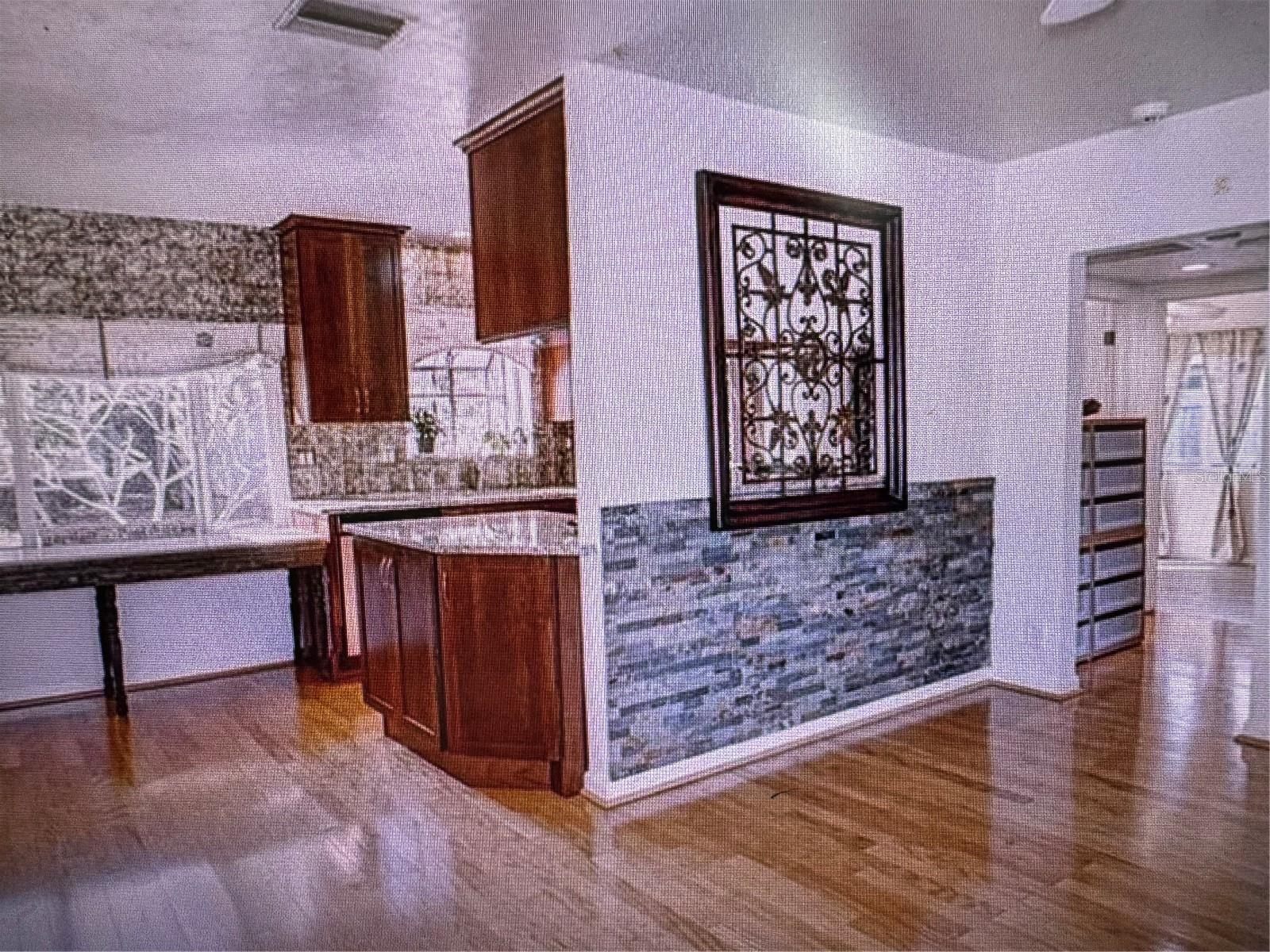 910 ROBINSON DRIVE N