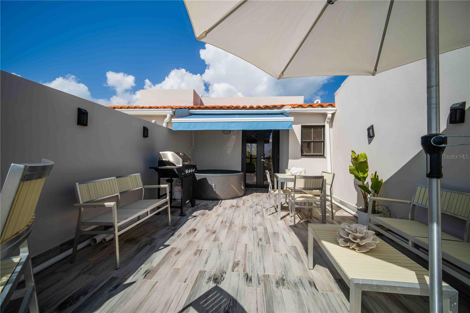 CRESCENT COVE - Residential