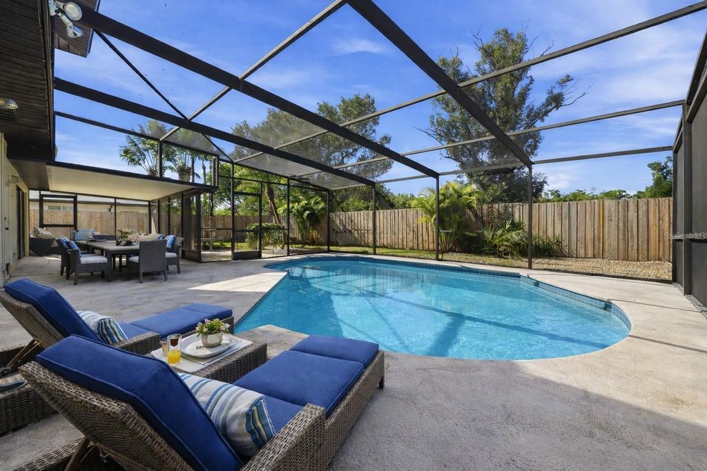 Photo of 5328 Fox Run Road, Sarasota, FL 34231 (MLS # L4959125)