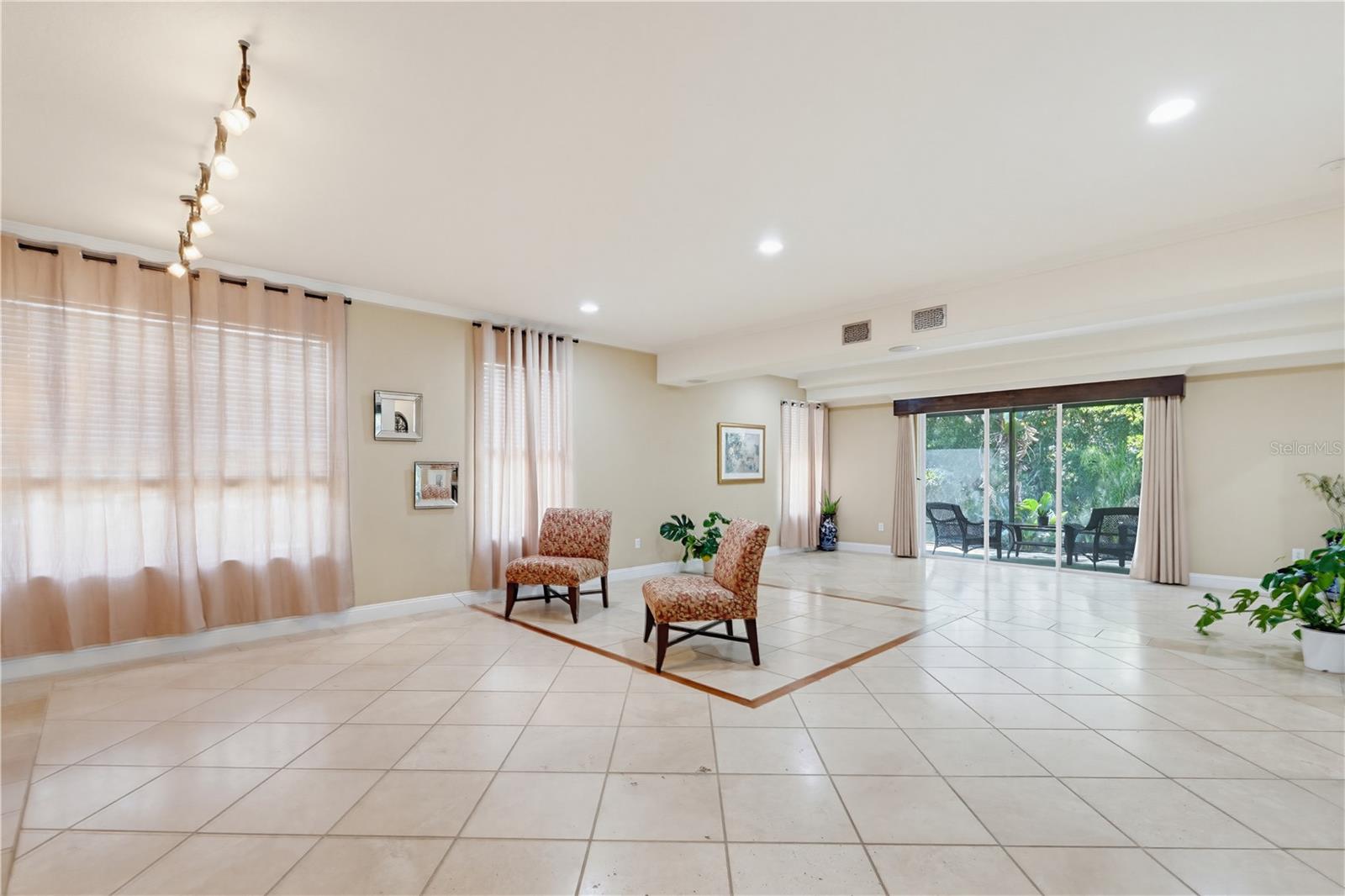 SUNCOAST LAKES PH 01 - Residential