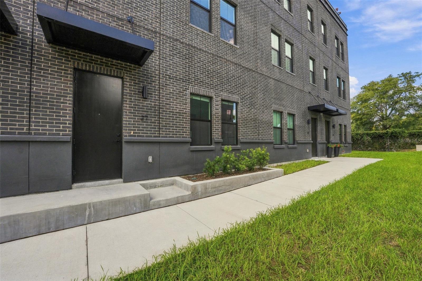1218 E KAY STREET 27