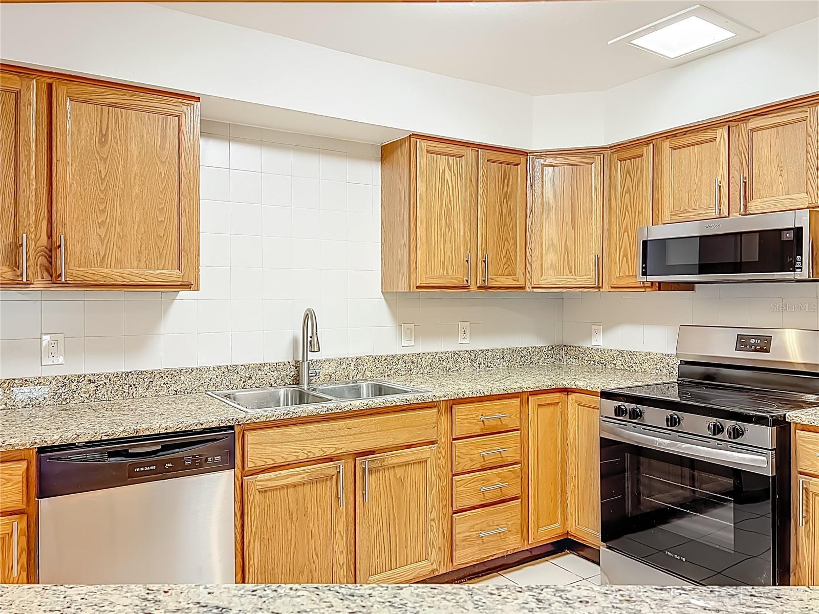 TWIN LAKES MANOR ADD 02 - Residential