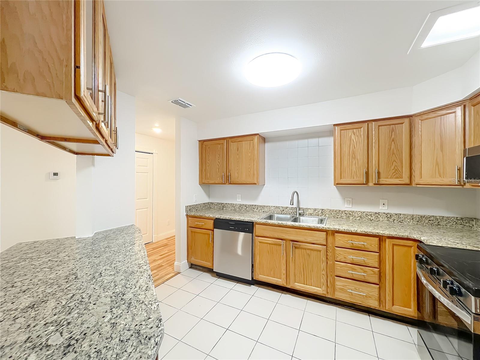 TWIN LAKES MANOR ADD 02 - Residential