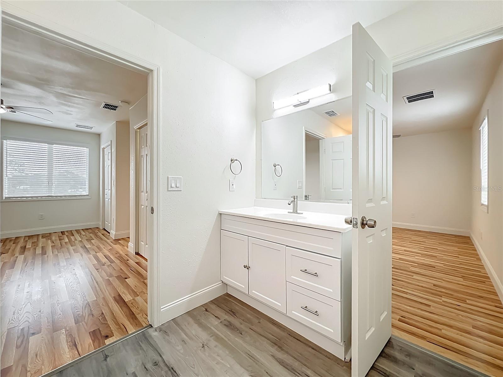 TWIN LAKES MANOR ADD 02 - Residential