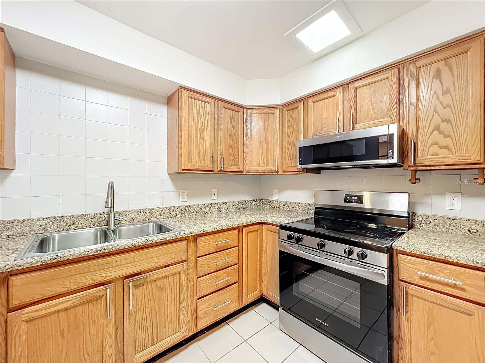 TWIN LAKES MANOR ADD 02 - Residential