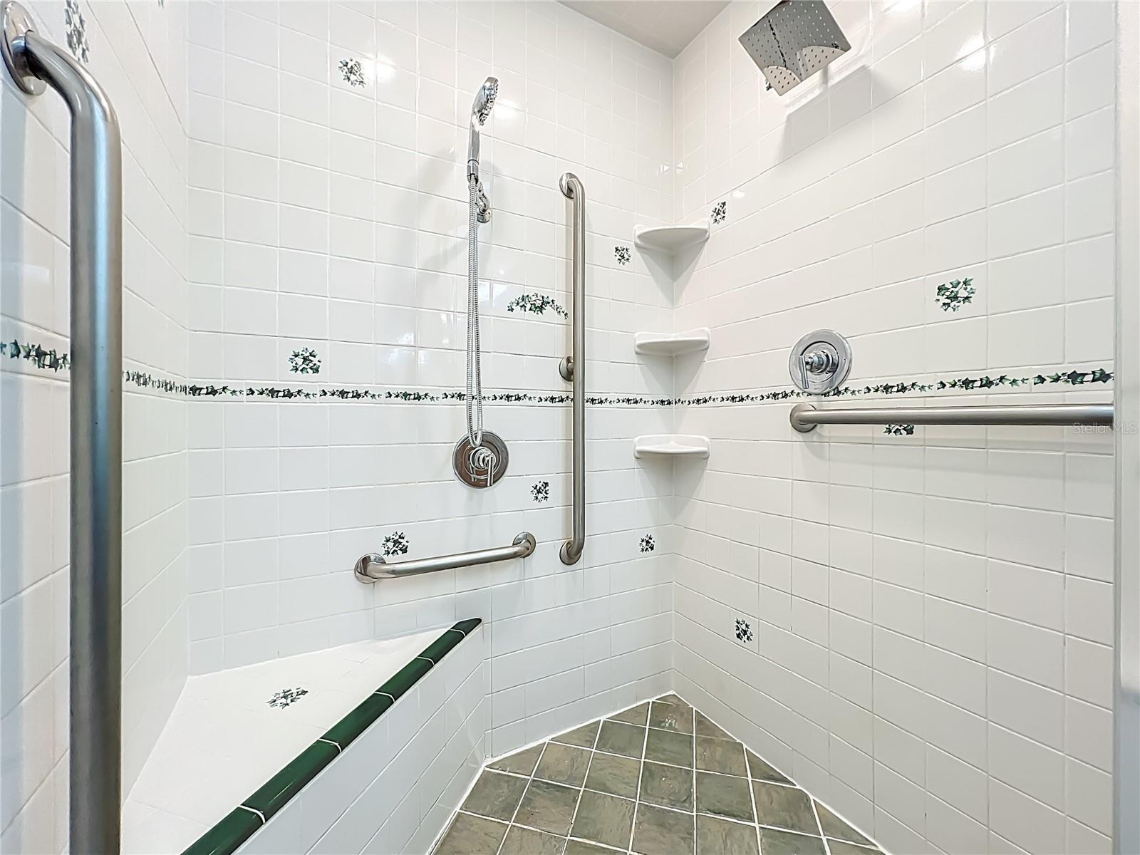 TWIN LAKES MANOR ADD 02 - Residential