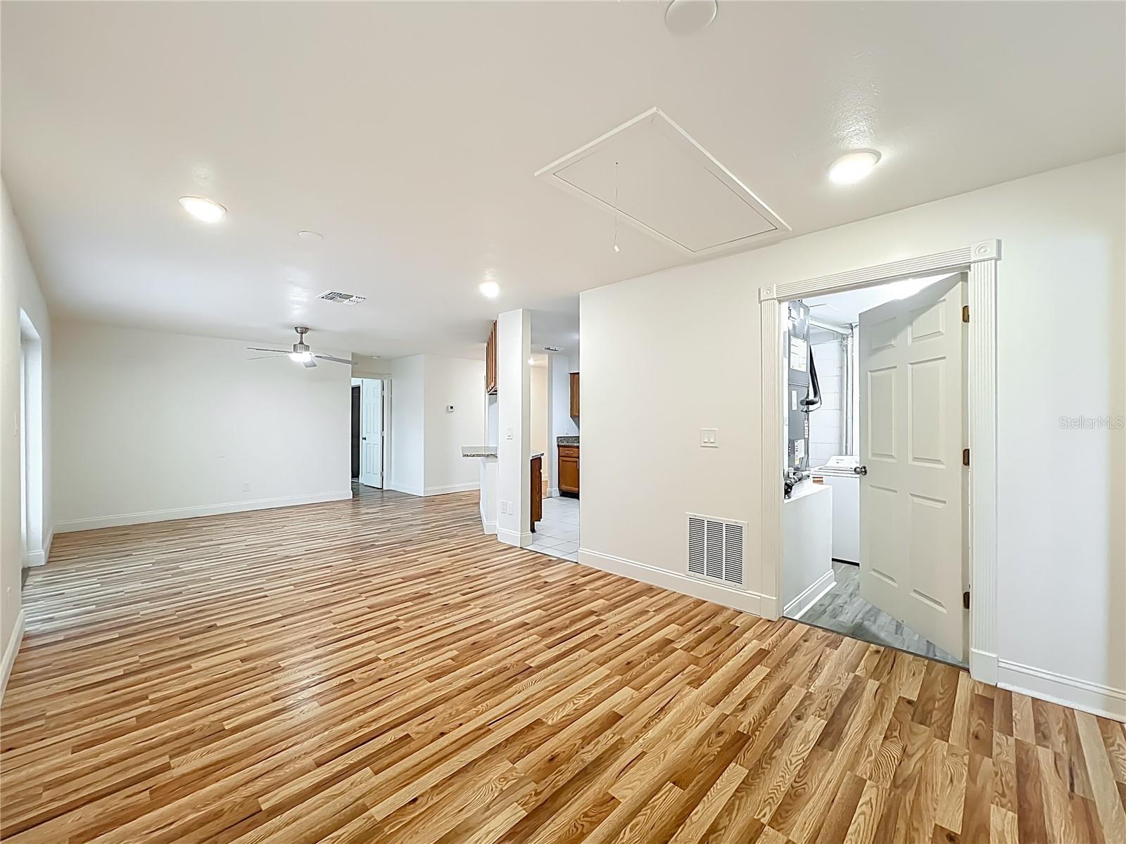 TWIN LAKES MANOR ADD 02 - Residential