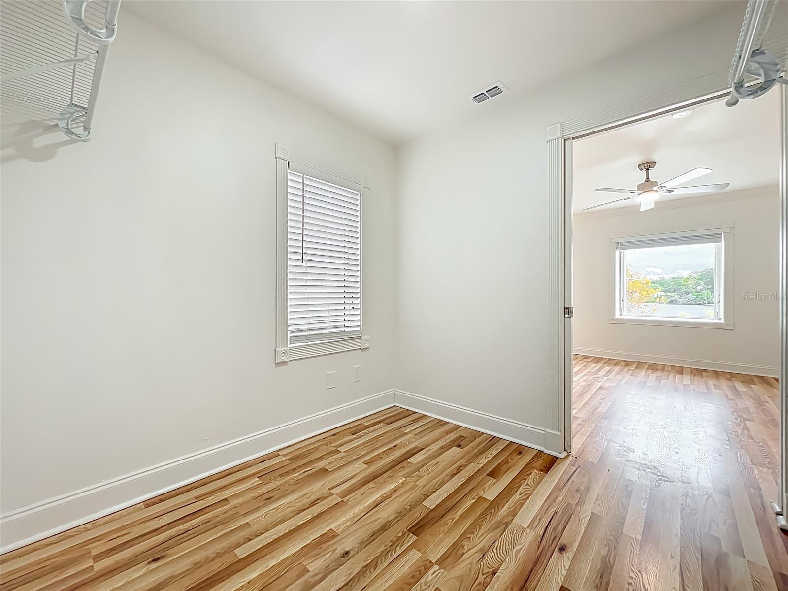 TWIN LAKES MANOR ADD 02 - Residential