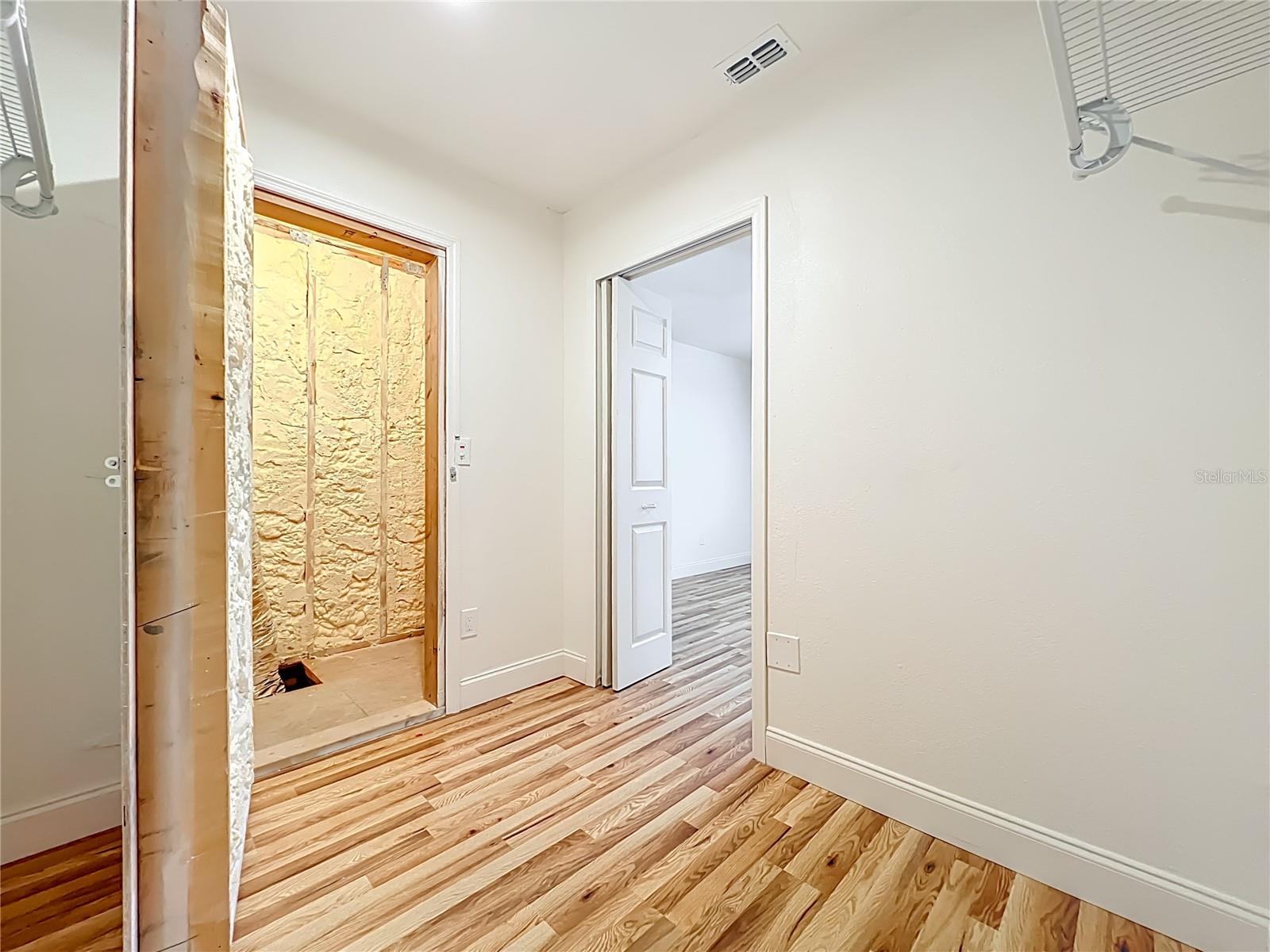 TWIN LAKES MANOR ADD 02 - Residential