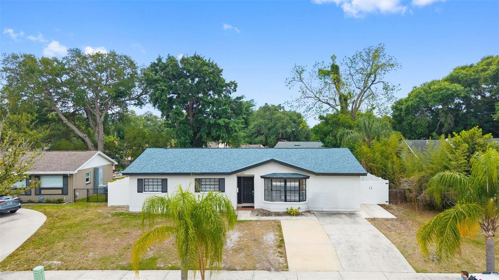 Photo of 2310 W Knollwood Place, Tampa, FL 33604 (MLS # TB8527364)