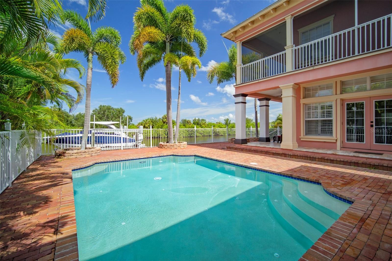 825 ISLEBAY DRIVE