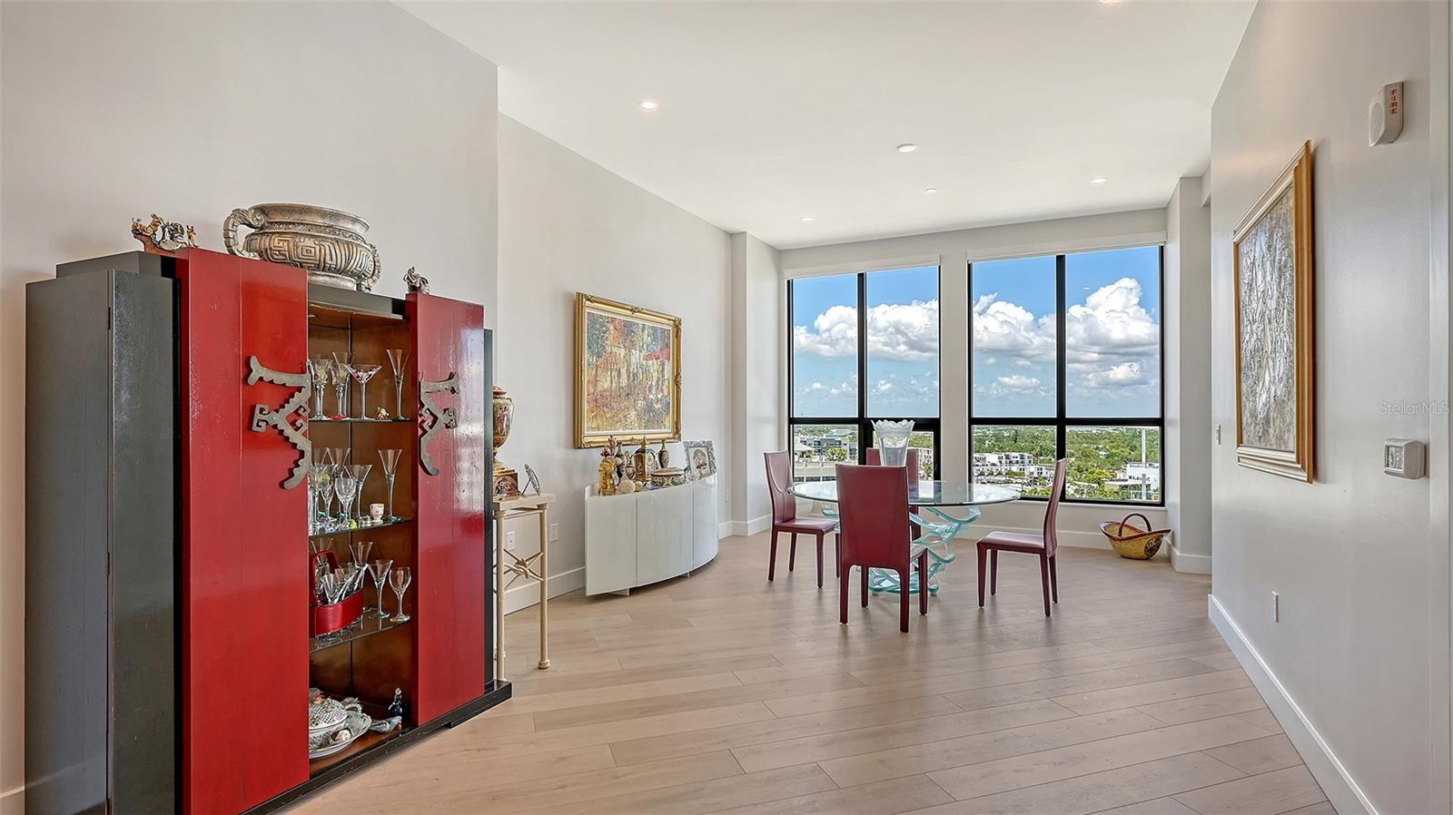 THE DEMARCAY - Residential