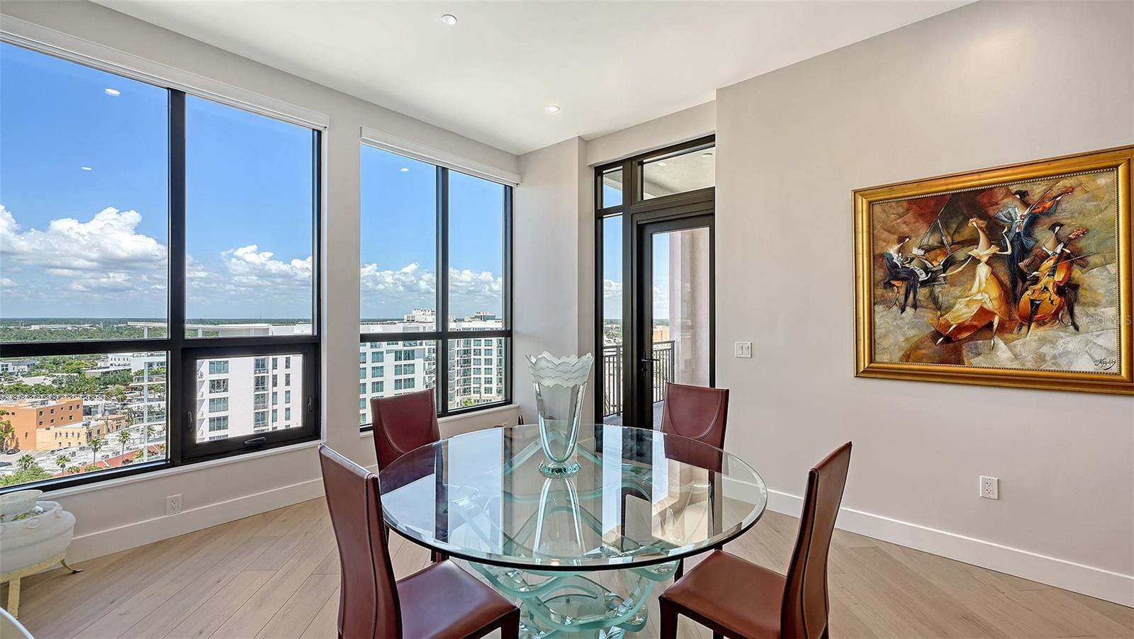 THE DEMARCAY - Residential