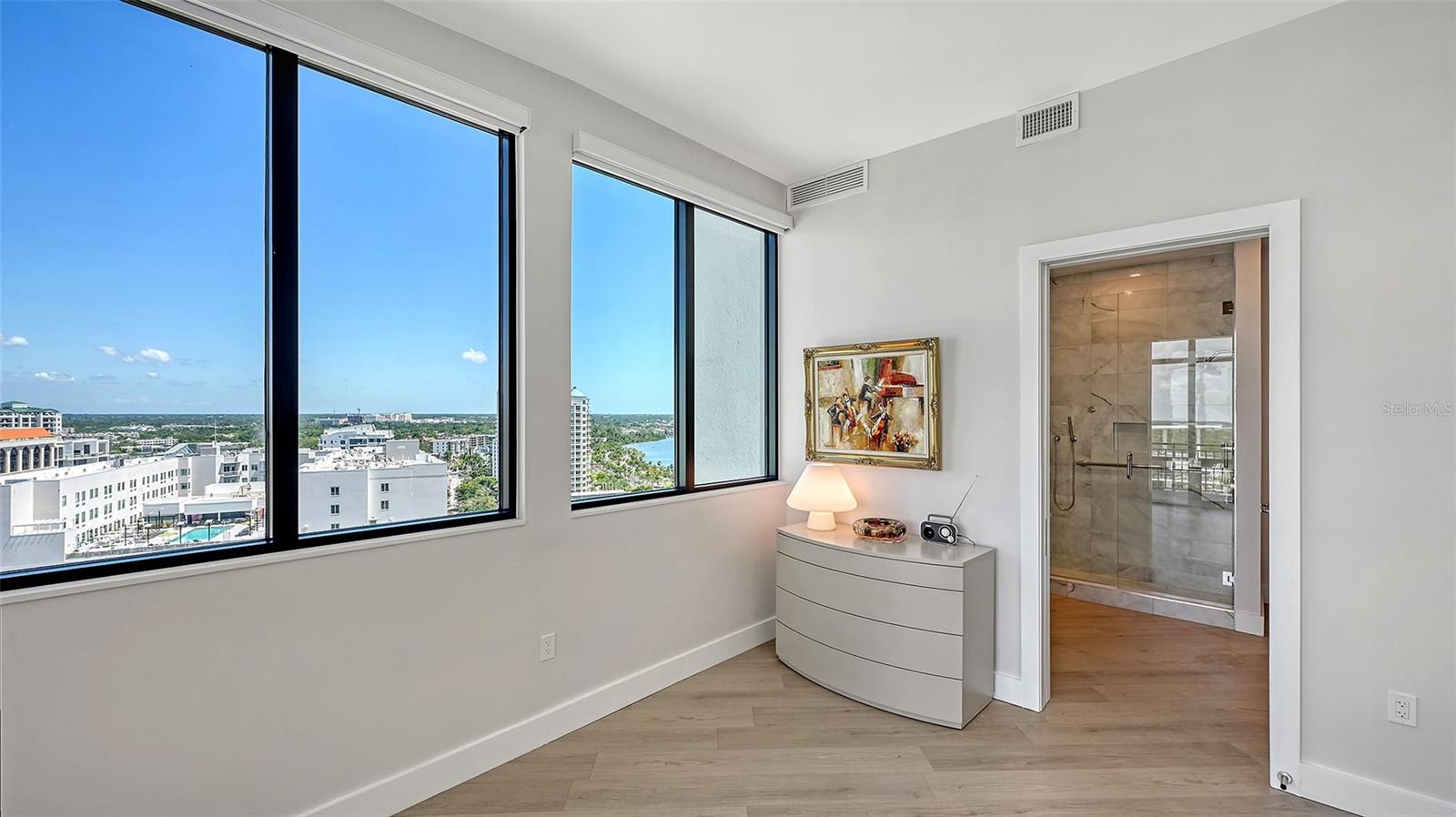 THE DEMARCAY - Residential