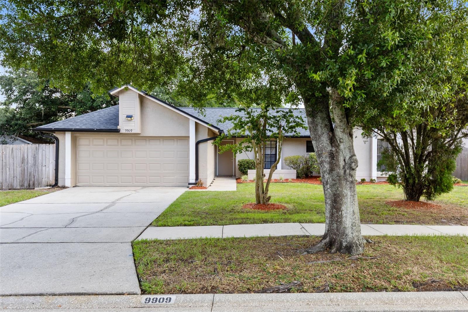 HUNTERS TRACE - Residential
