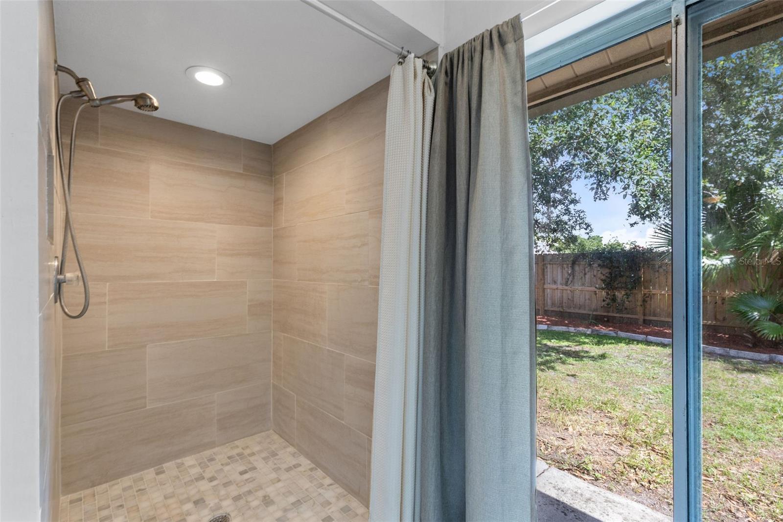 HUNTERS TRACE - Residential