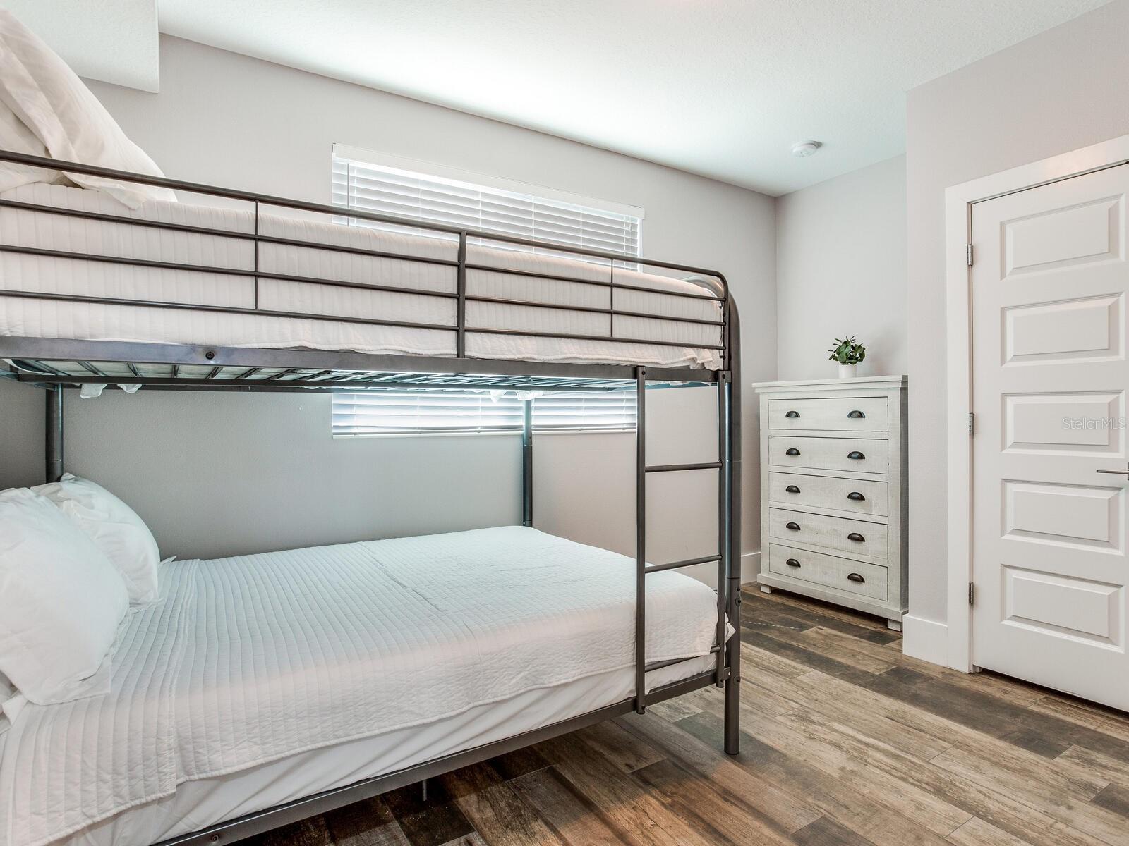 GAY SHORES - Residential Lease
