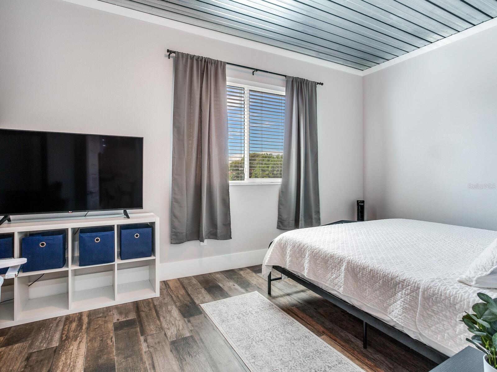 GAY SHORES - Residential Lease
